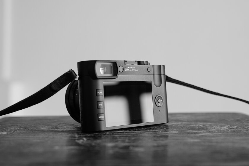 Чёрно-белый мир глазом премиального фотоаппарата. Обзор Leica Q2 Monochrom
