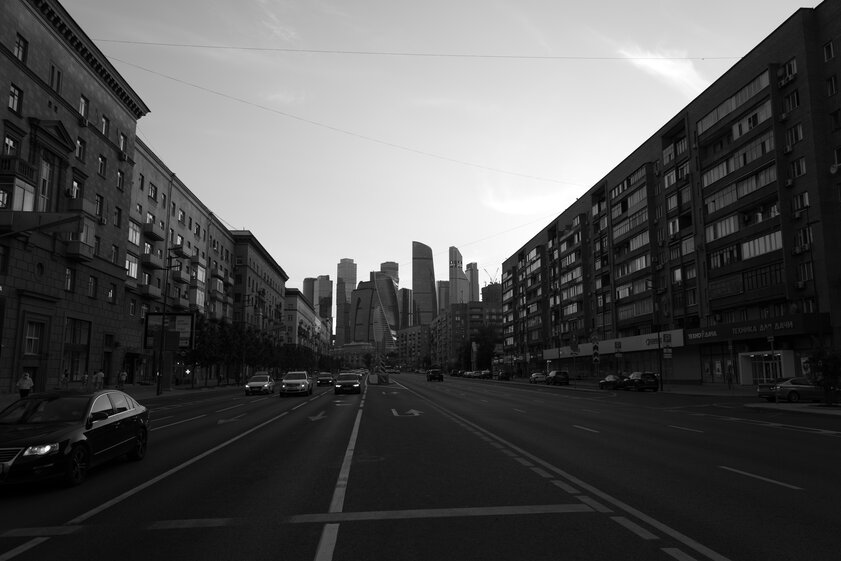 Чёрно-белый мир глазом премиального фотоаппарата. Обзор Leica Q2 Monochrom