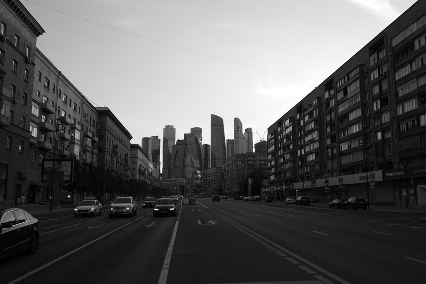 Чёрно-белый мир глазом премиального фотоаппарата. Обзор Leica Q2 Monochrom
