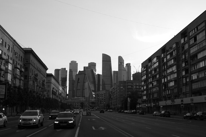 Чёрно-белый мир глазом премиального фотоаппарата. Обзор Leica Q2 Monochrom