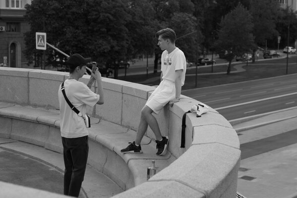 Чёрно-белый мир глазом премиального фотоаппарата. Обзор Leica Q2 Monochrom