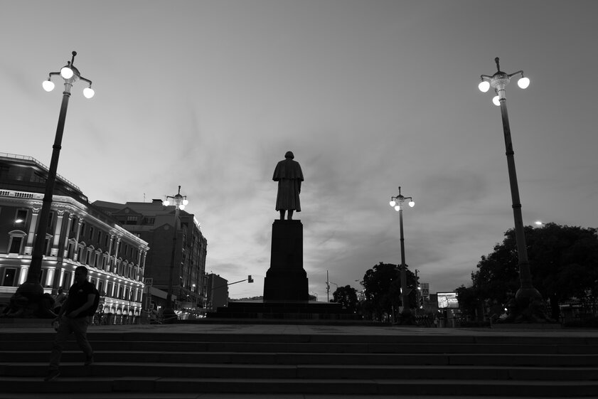 Чёрно-белый мир глазом премиального фотоаппарата. Обзор Leica Q2 Monochrom