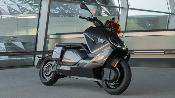 BMW представил серийный электроскутер за 12 000 долларов