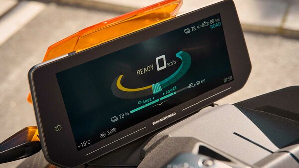 BMW представил серийный электроскутер за 12 000 долларов