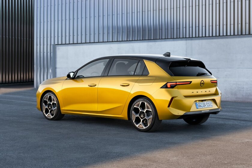 Opel представила Astra 6-го поколения: на новой платформе, с гибридом и в стильном кузове