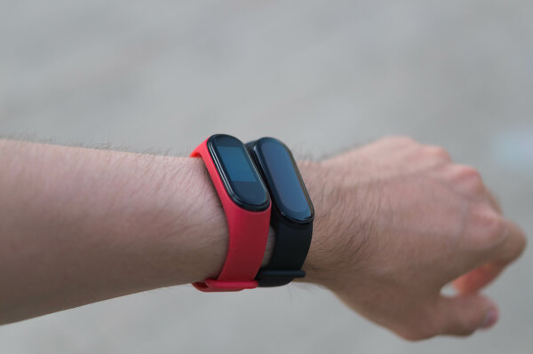Mi Band 6 спустя 3 месяца: у Xiaomi наконец получился идеальный браслет? Опыт использования — Внешний вид и эргономика. 2