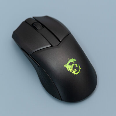 Теперь и без провода. Обзор MSI Clutch GM41 Lightweight Wireless — Внешний вид и эргономика. 12