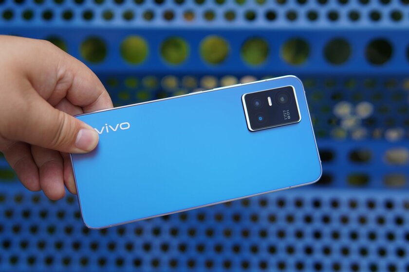 Новый смартфон от Vivo меняет цвет под солнцем: смотрите на живых фотографиях