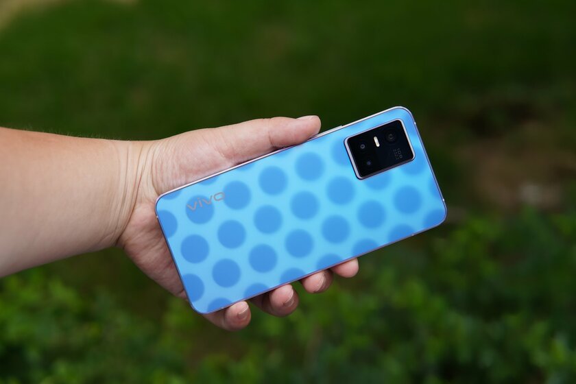 Новый смартфон от Vivo меняет цвет под солнцем: смотрите на живых фотографиях
