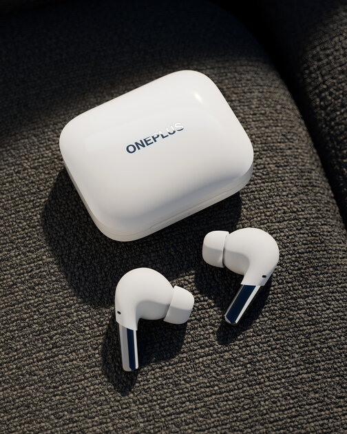 OnePlus показала аналог AirPods Pro с двухцветным дизайном и за 150$