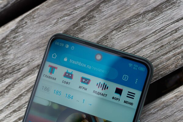 Хорошие камеры бывают и в среднем сегменте. Обзор смартфона Tecno Camon 17P — Комплектация и внешний вид. 7