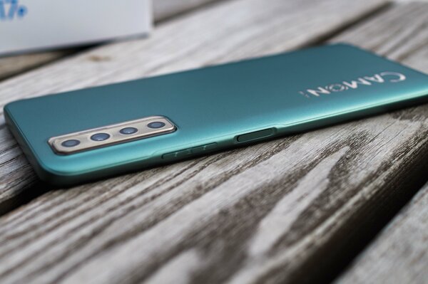 Хорошие камеры бывают и в среднем сегменте. Обзор смартфона Tecno Camon 17P — Комплектация и внешний вид. 14