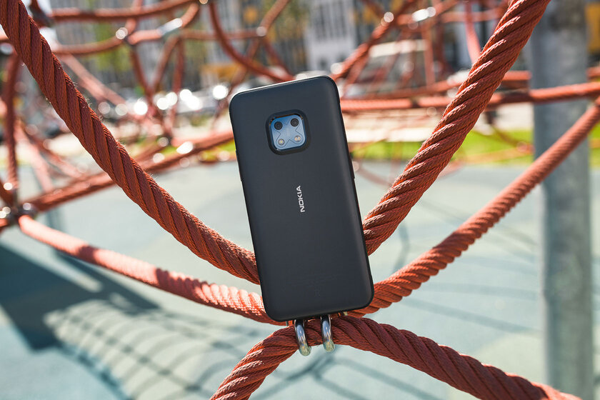 Неубиваемые Nokia возвращаются: первый в России обзор Nokia XR20