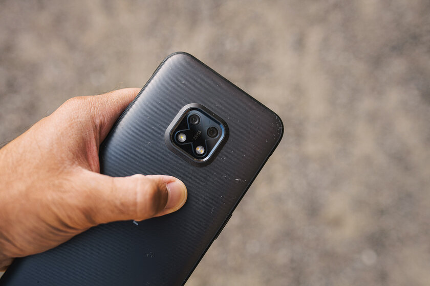 Неубиваемые Nokia возвращаются: первый в России обзор Nokia XR20