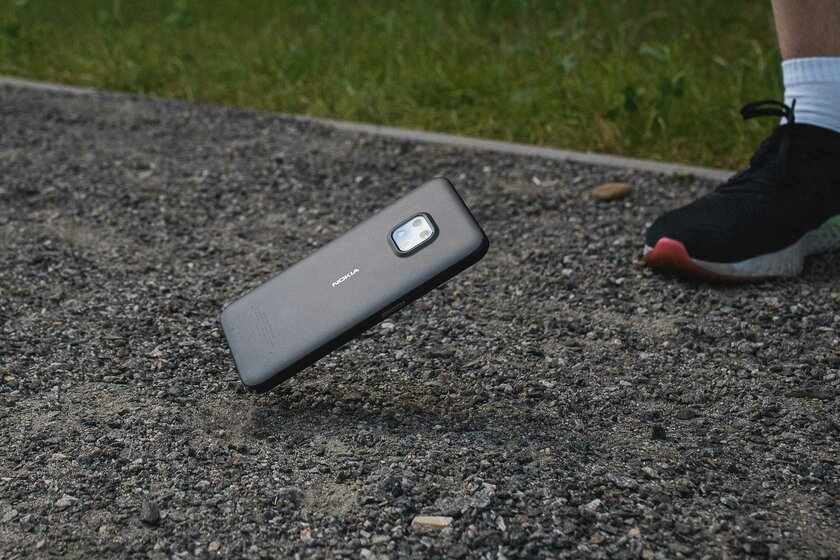 Неубиваемые Nokia возвращаются: первый в России обзор Nokia XR20