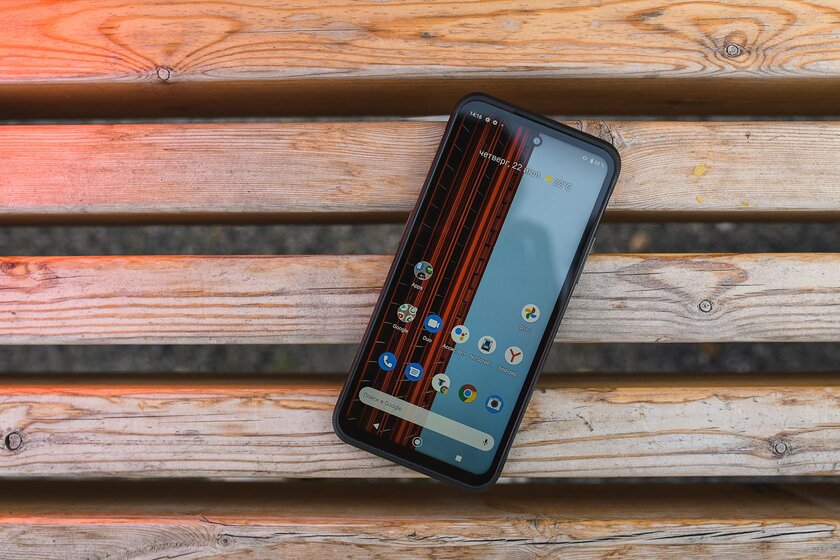 Неубиваемые Nokia возвращаются: первый в России обзор Nokia XR20
