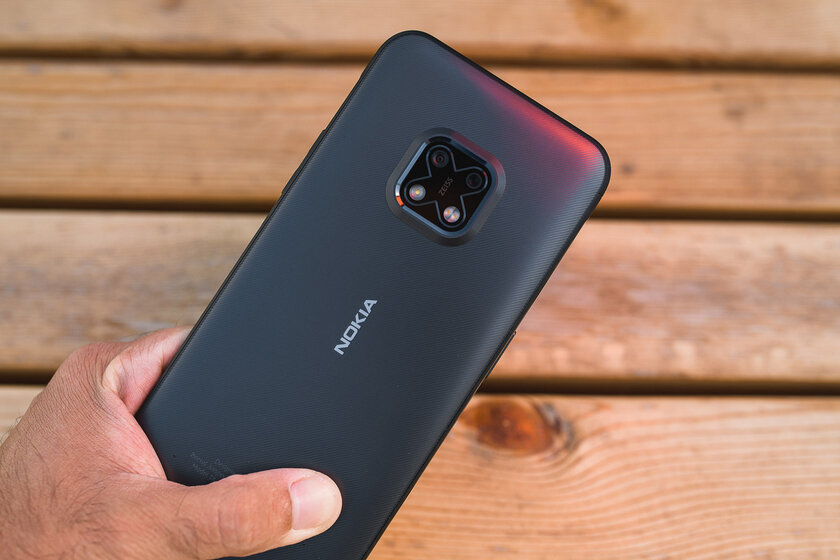 Неубиваемые Nokia возвращаются: первый в России обзор Nokia XR20