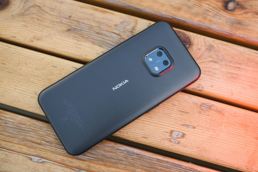 Неубиваемые Nokia возвращаются: первый в России обзор Nokia XR20