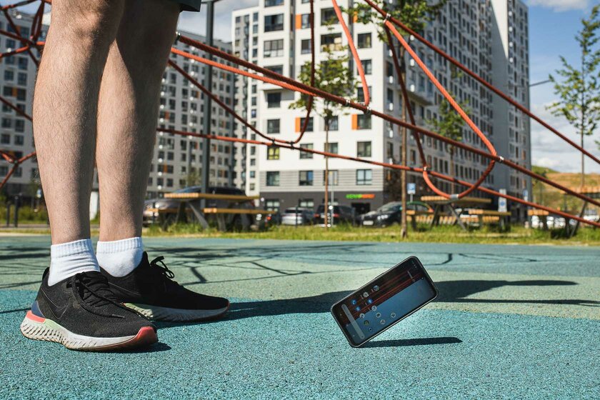 Неубиваемые Nokia возвращаются: первый в России обзор Nokia XR20