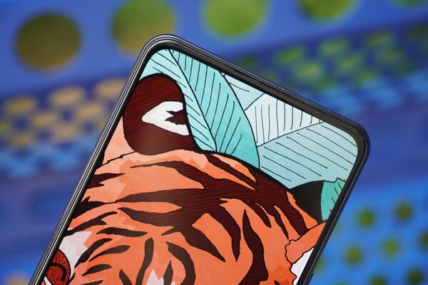 ZTE анонсировала Axon 30, это второй смартфон компании с подэкранной селфи-камерой