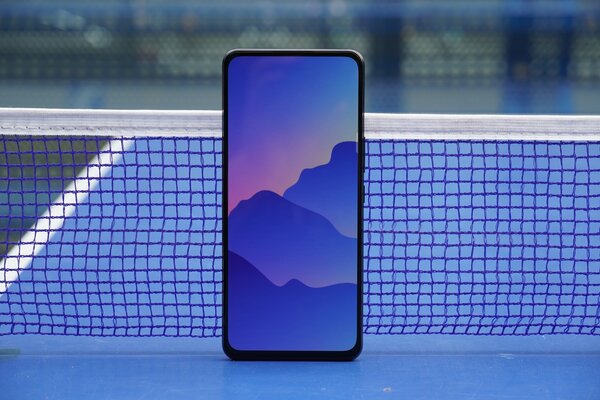 ZTE анонсировала Axon 30, это второй смартфон компании с подэкранной селфи-камерой