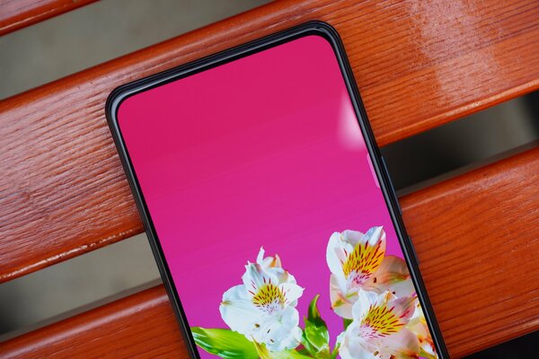 ZTE анонсировала Axon 30, это второй смартфон компании с подэкранной селфи-камерой