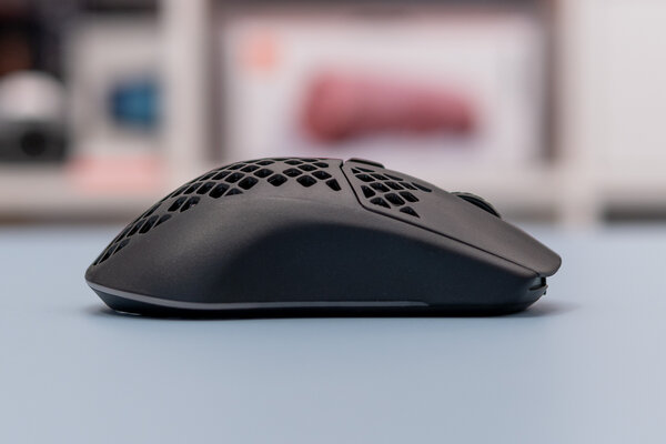 Дырчатый корпус — не элемент дизайна, а гениальное решение. Обзор SteelSeries Aerox 3 Wireless