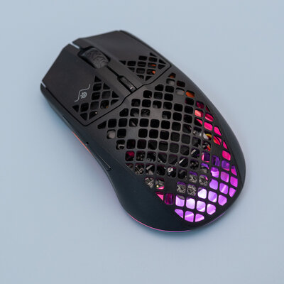 Дырчатый корпус — не элемент дизайна, а гениальное решение. Обзор SteelSeries Aerox 3 Wireless