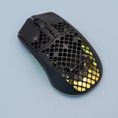 Дырчатый корпус — не элемент дизайна, а гениальное решение. Обзор SteelSeries Aerox 3 Wireless