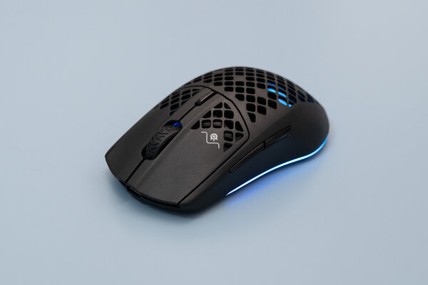 Дырчатый корпус — не элемент дизайна, а гениальное решение. Обзор SteelSeries Aerox 3 Wireless