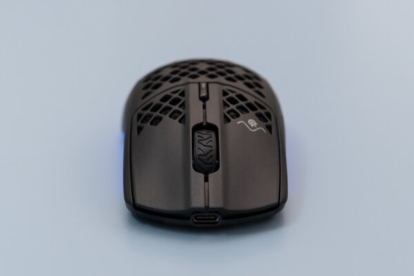 Дырчатый корпус — не элемент дизайна, а гениальное решение. Обзор SteelSeries Aerox 3 Wireless