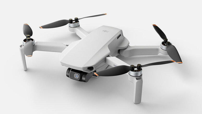 Какой дрон купить новичку в 2021 году: лучшие модели от 4 000 рублей — DJI Mini SE Fly More Combo — от 34 590 рублей. 1