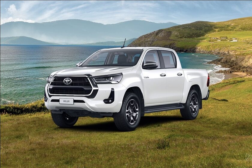 В России стартовали продажи пикапа Toyota Hilux в комплектации Престиж с бензиновым двигателем