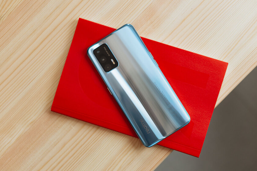 Спорткар в мире смартфонов: протестировал Realme GT и не остался равнодушным