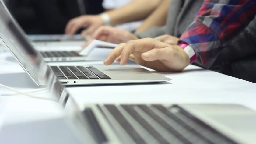 Аналитики назвали самый популярный бренд ноутбуков 2021 года, Apple далеко позади