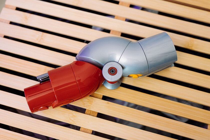 Подсвечивает пыль лазером. Обзор Dyson V15 Detect Absolute