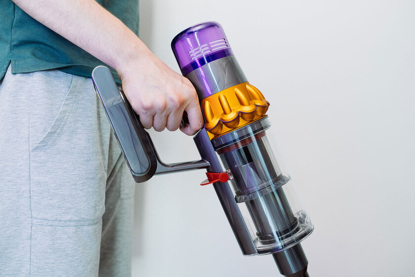 Подсвечивает пыль лазером. Обзор Dyson V15 Detect Absolute
