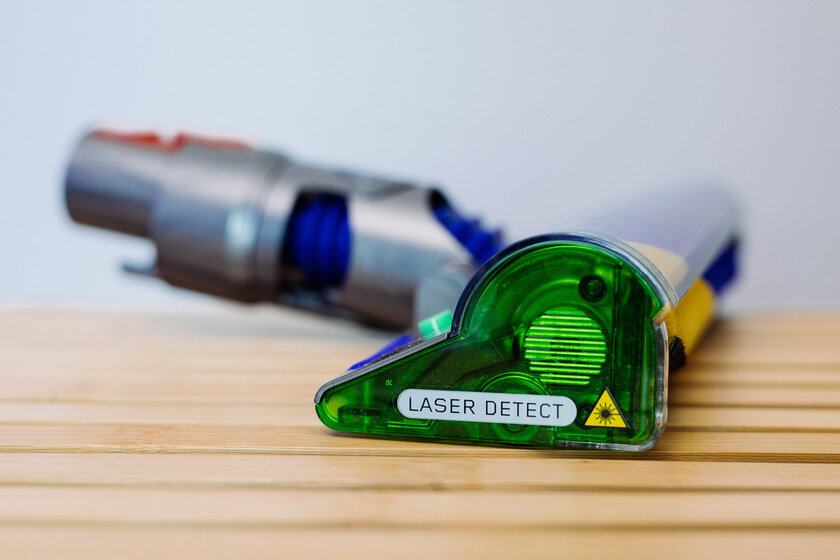 Подсвечивает пыль лазером. Обзор Dyson V15 Detect Absolute