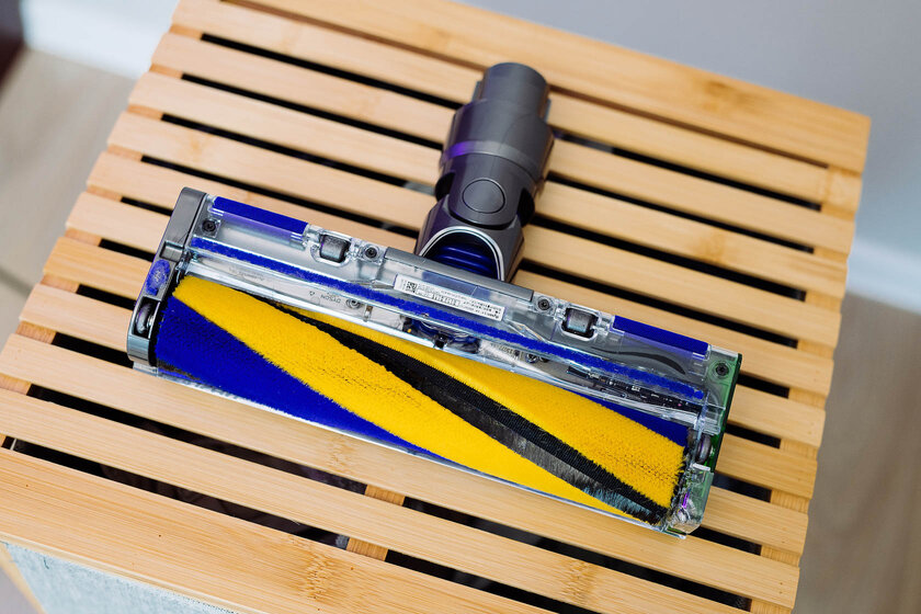 Подсвечивает пыль лазером. Обзор Dyson V15 Detect Absolute