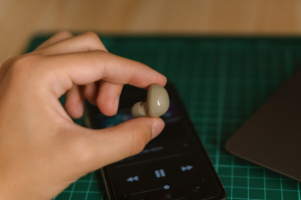Эти наушники гораздо дешевле, чем должны стоить. Обзор Samsung Galaxy Buds 2 — Дизайн. 7