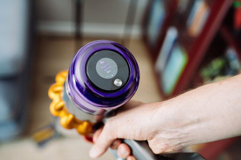 Подсвечивает пыль лазером. Обзор Dyson V15 Detect Absolute