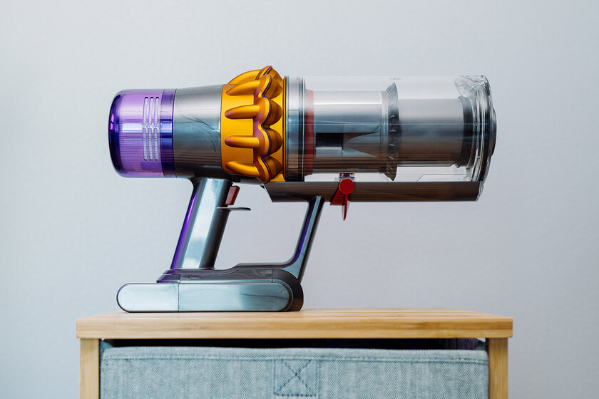 Подсвечивает пыль лазером. Обзор Dyson V15 Detect Absolute