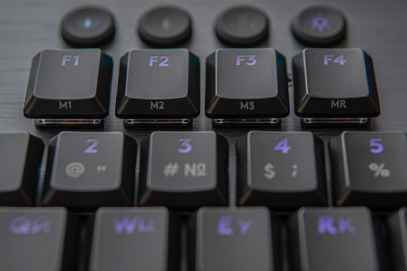 Миниатюрная, но игровая механика с необычными дополнениями. Обзор Logitech G915 TKL — Переключатели и производительность. 5