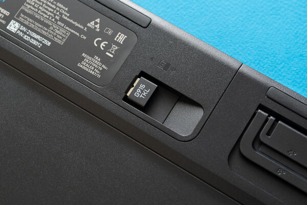 Миниатюрная, но игровая механика с необычными дополнениями. Обзор Logitech G915 TKL — Подключение и автономность. 4