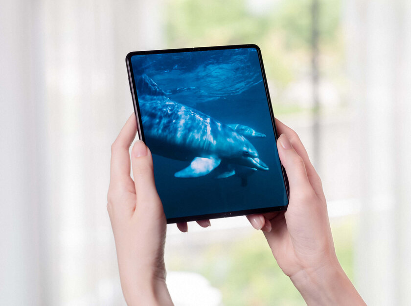 Samsung представила складной смартфон Galaxy Z Fold 3 с невидимой камерой и защитой от воды