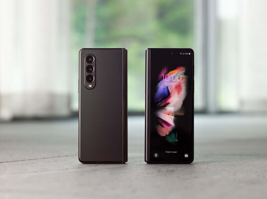 Samsung представила складной смартфон Galaxy Z Fold 3 с невидимой камерой и защитой от воды