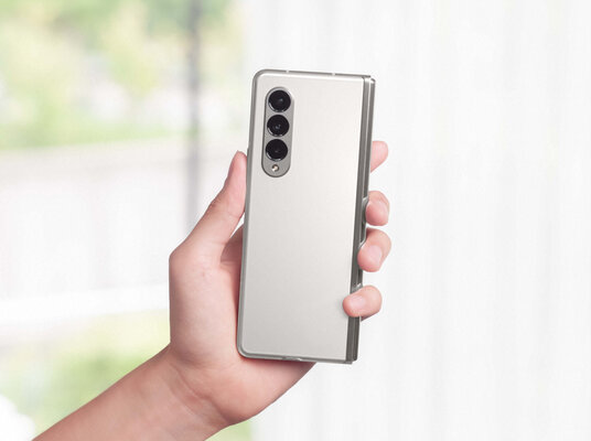 Samsung представила складной смартфон Galaxy Z Fold 3 с невидимой камерой и защитой от воды