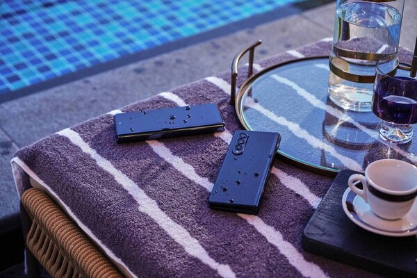 Samsung представила складной смартфон Galaxy Z Fold 3 с невидимой камерой и защитой от воды