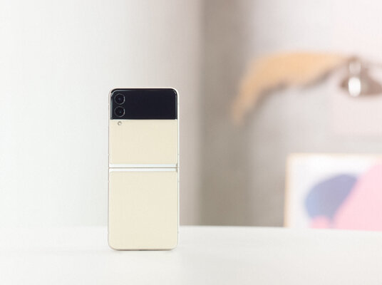 Представлен Samsung Galaxy Z Flip 3: новая раскладушка с гибким дисплеем оказалась дешевле предшественника