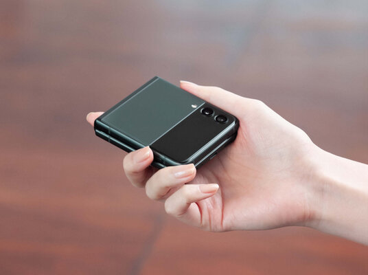 Представлен Samsung Galaxy Z Flip 3: новая раскладушка с гибким дисплеем оказалась дешевле предшественника